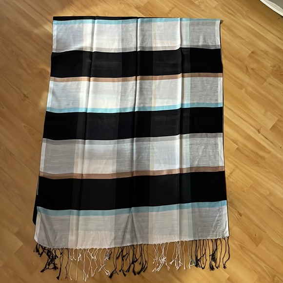 Shawl - light, smooth & comfy. Brand new.
